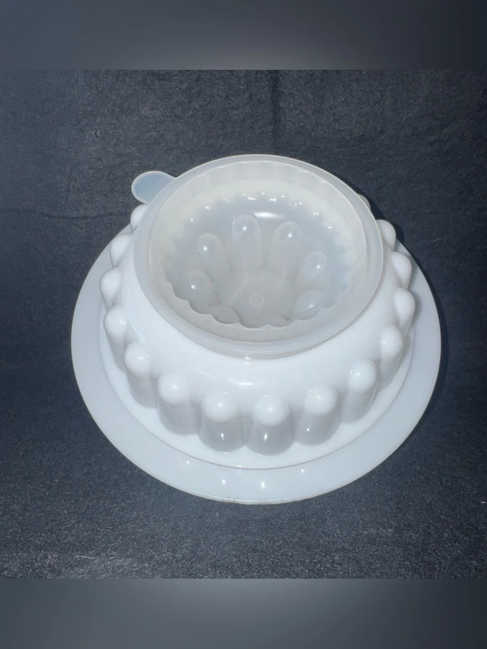 Vintage Tupperware 1597 -18 White Jello Ring Dip Dessert Punch Bowl Ice Mold